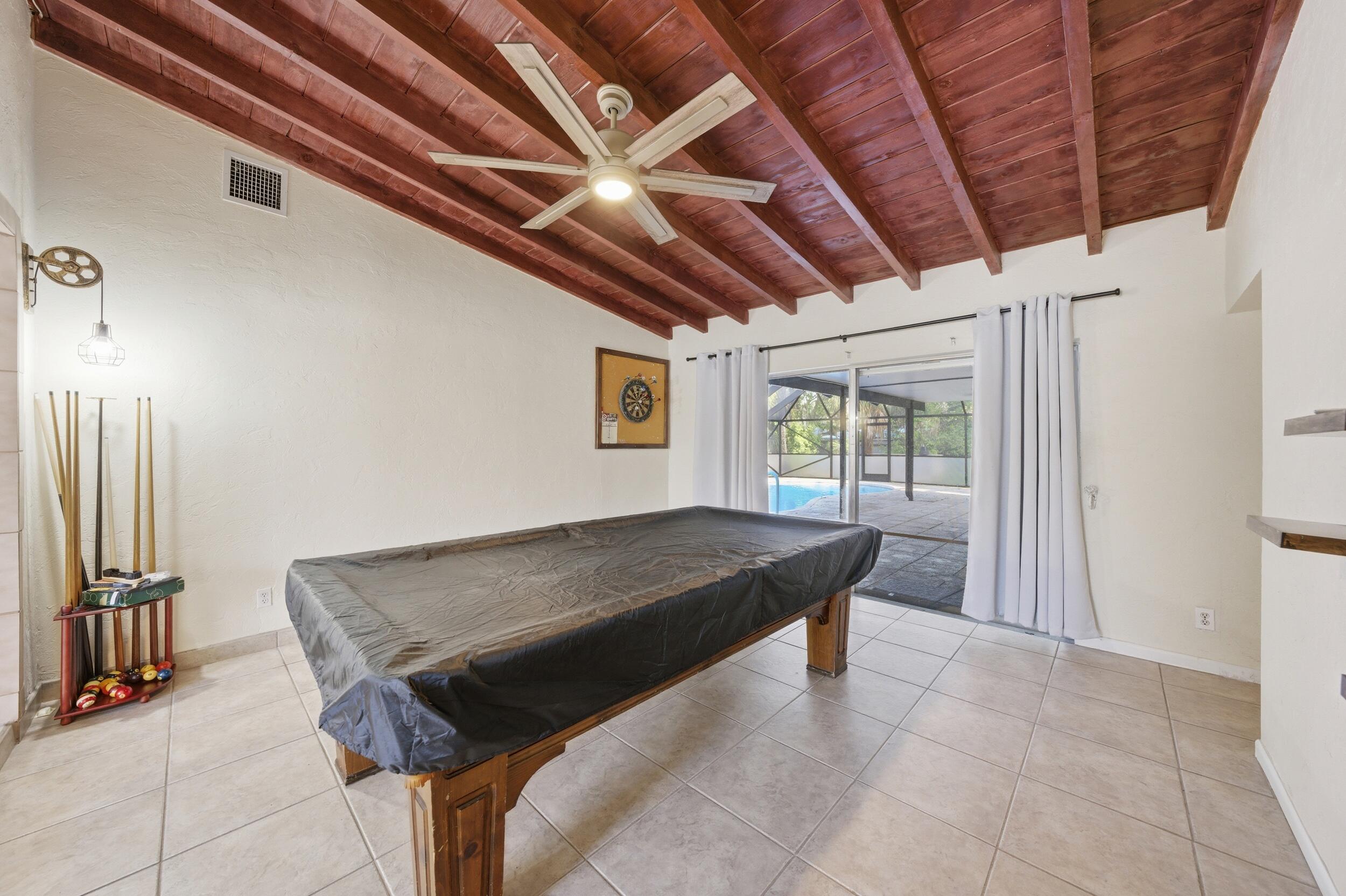 LAWN LAKE - Residential