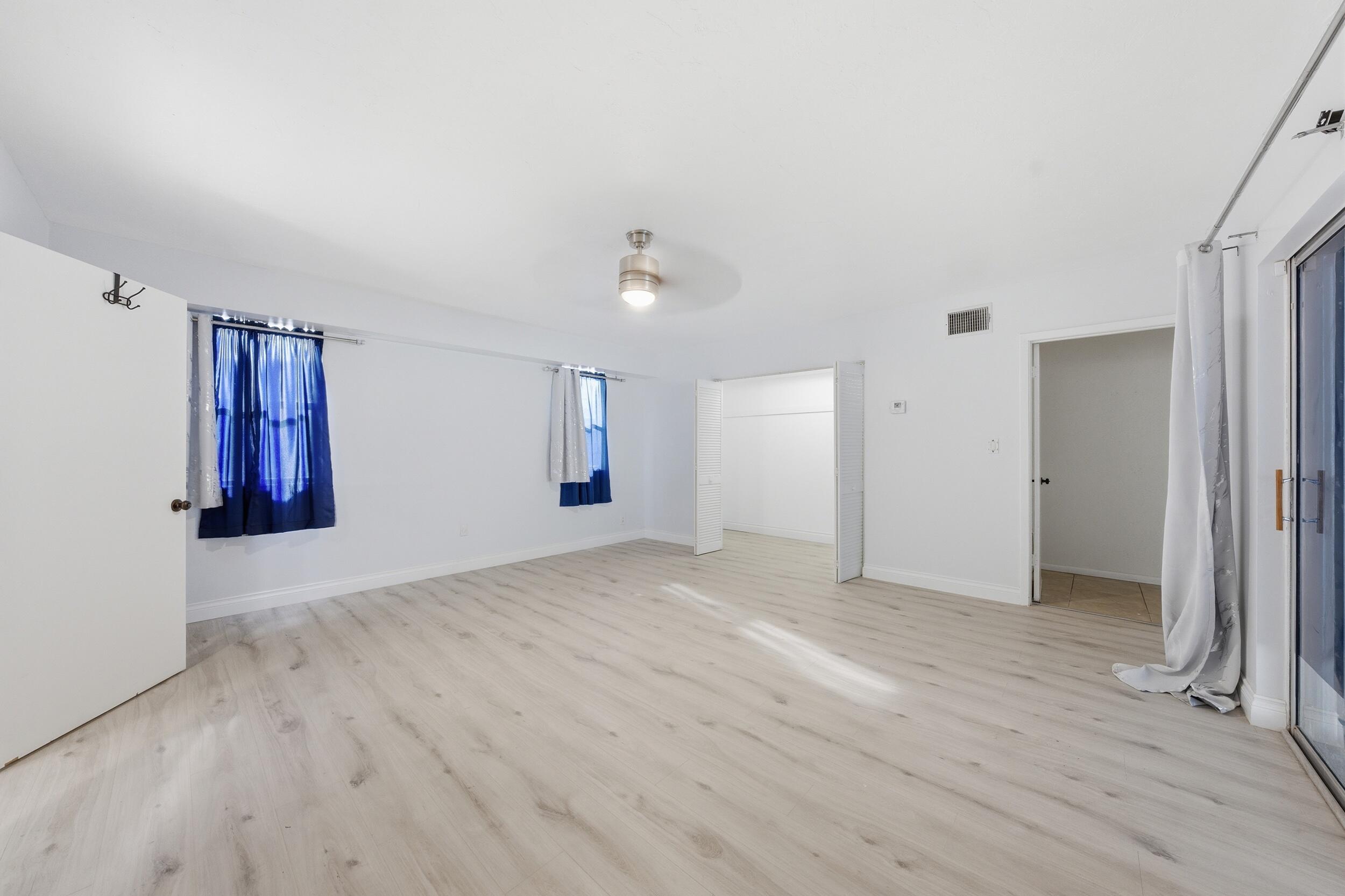 LAWN LAKE - Residential