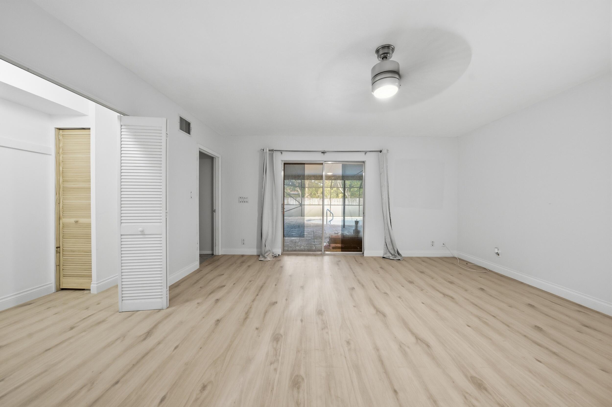 LAWN LAKE - Residential