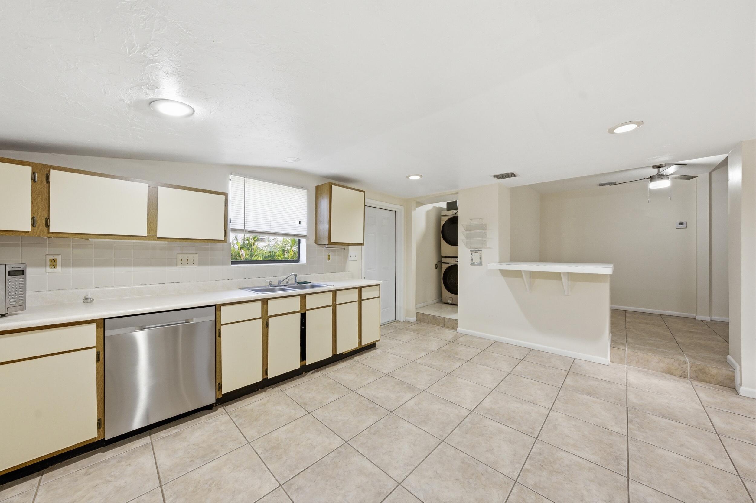 LAWN LAKE - Residential