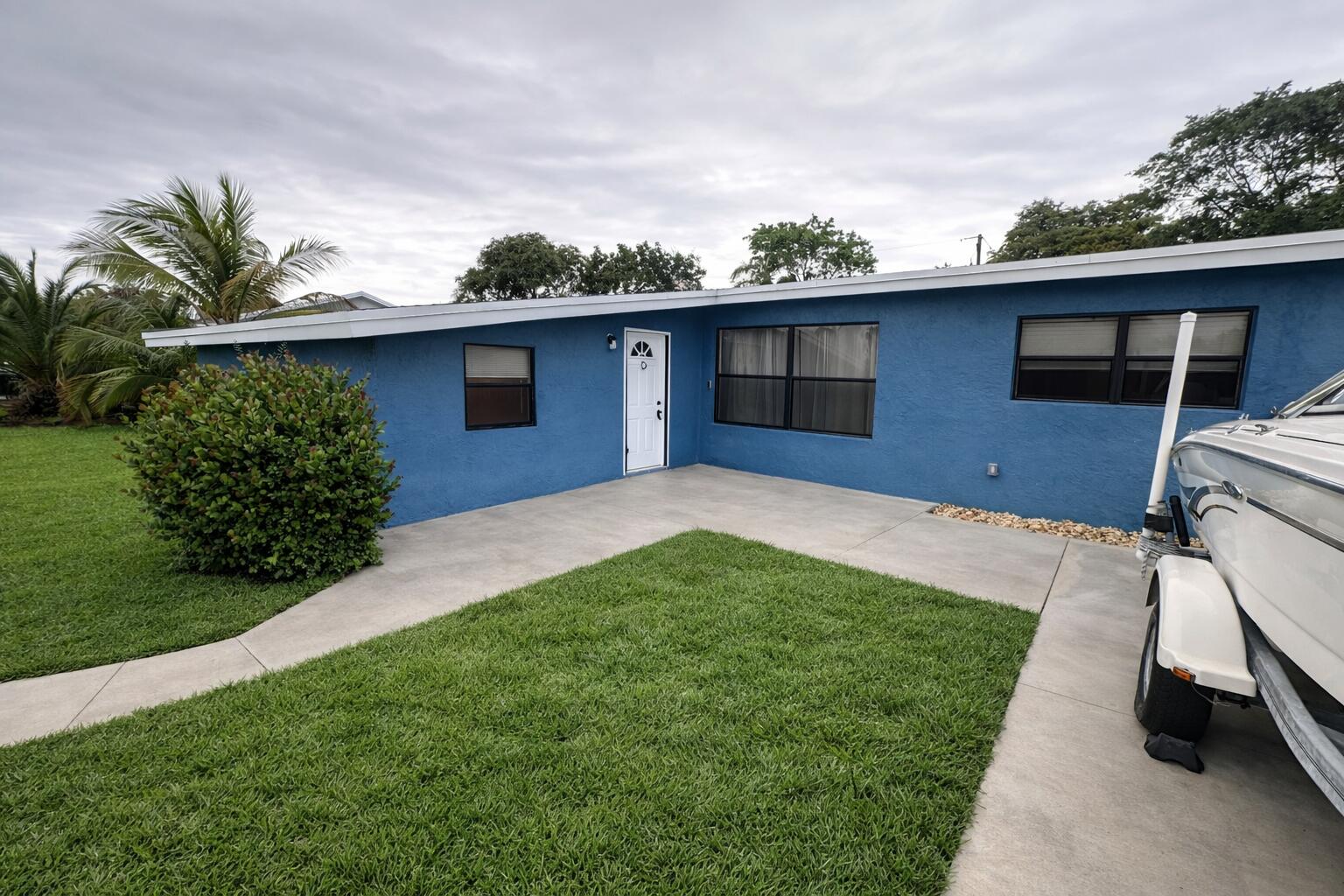 LAWN LAKE - Residential