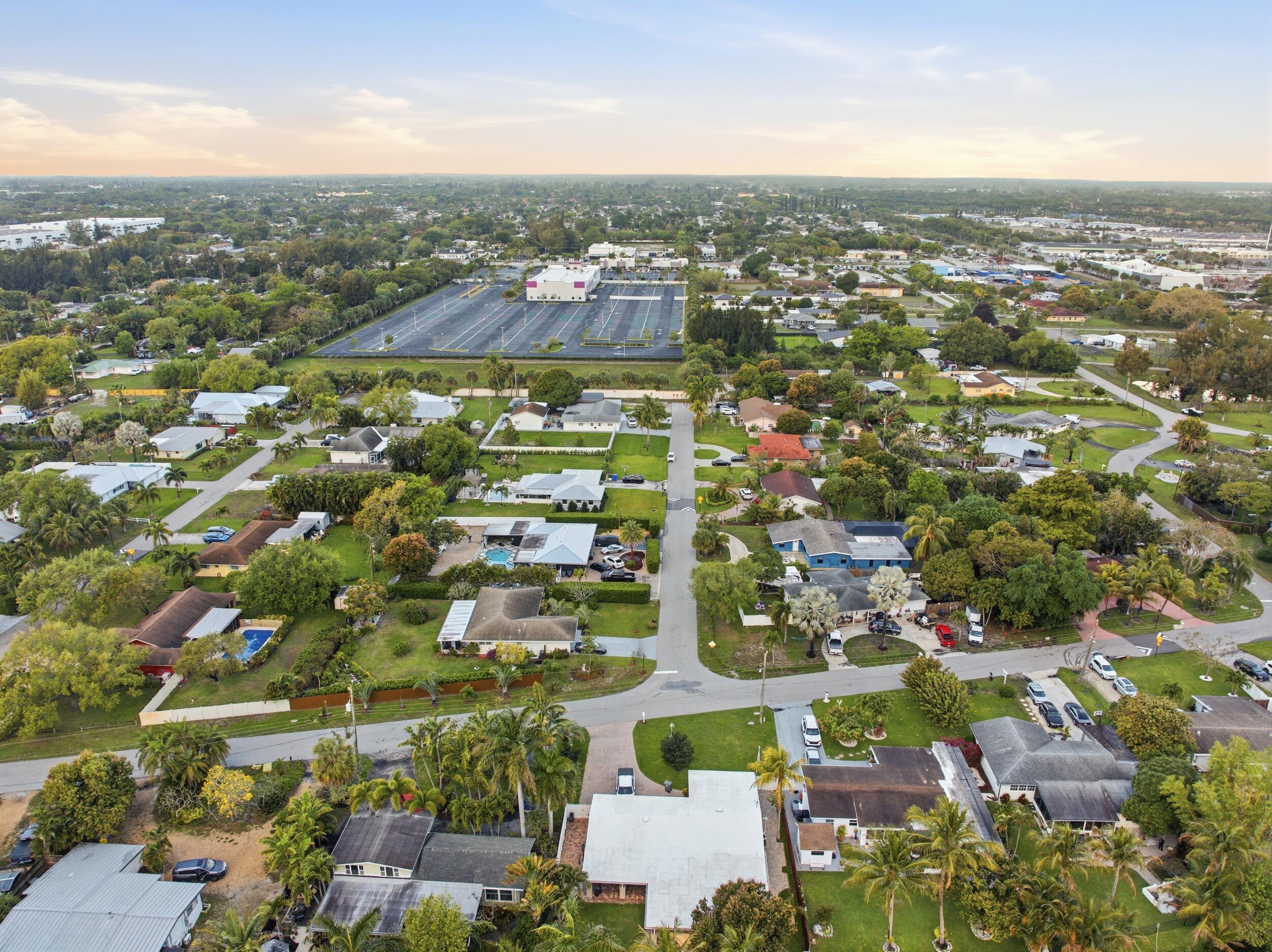 LAWN LAKE - Residential