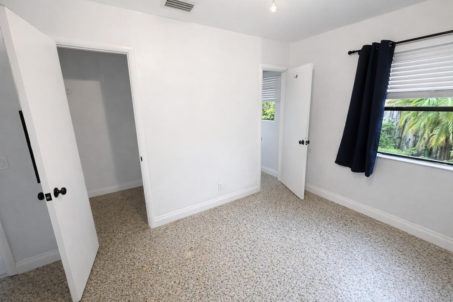 LAWN LAKE - Residential