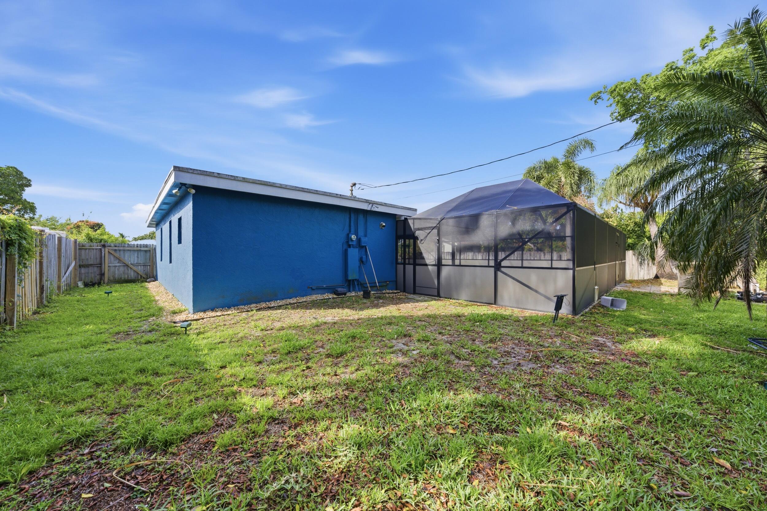 LAWN LAKE - Residential