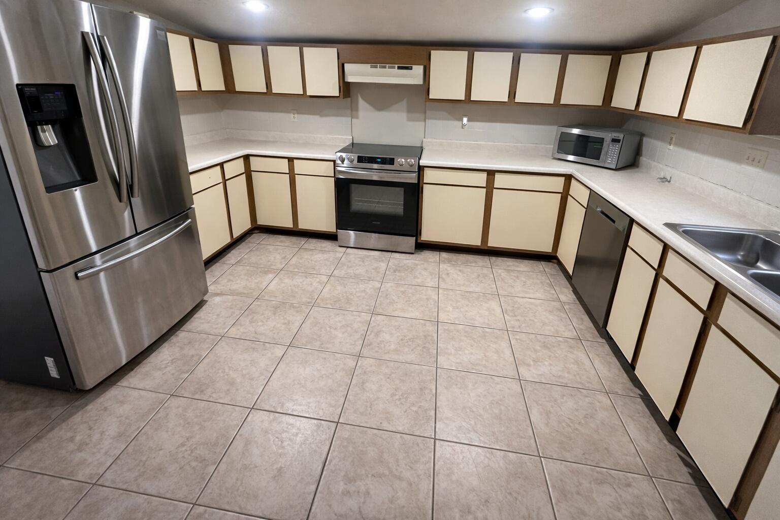 LAWN LAKE - Residential