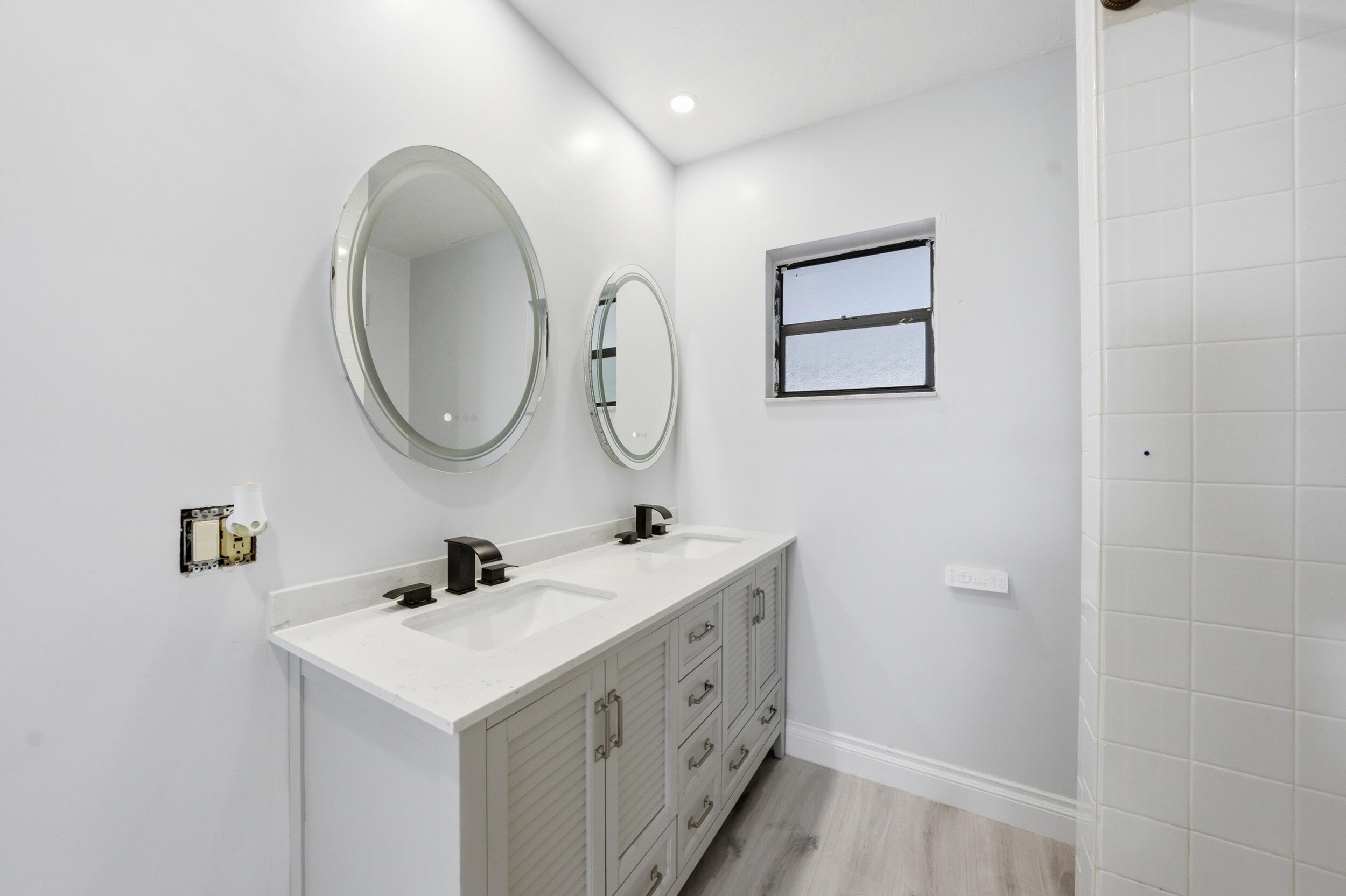 LAWN LAKE - Residential