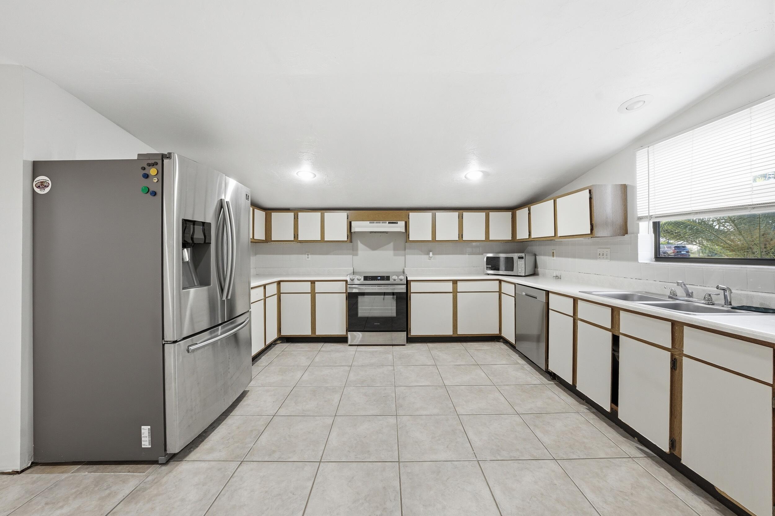 LAWN LAKE - Residential