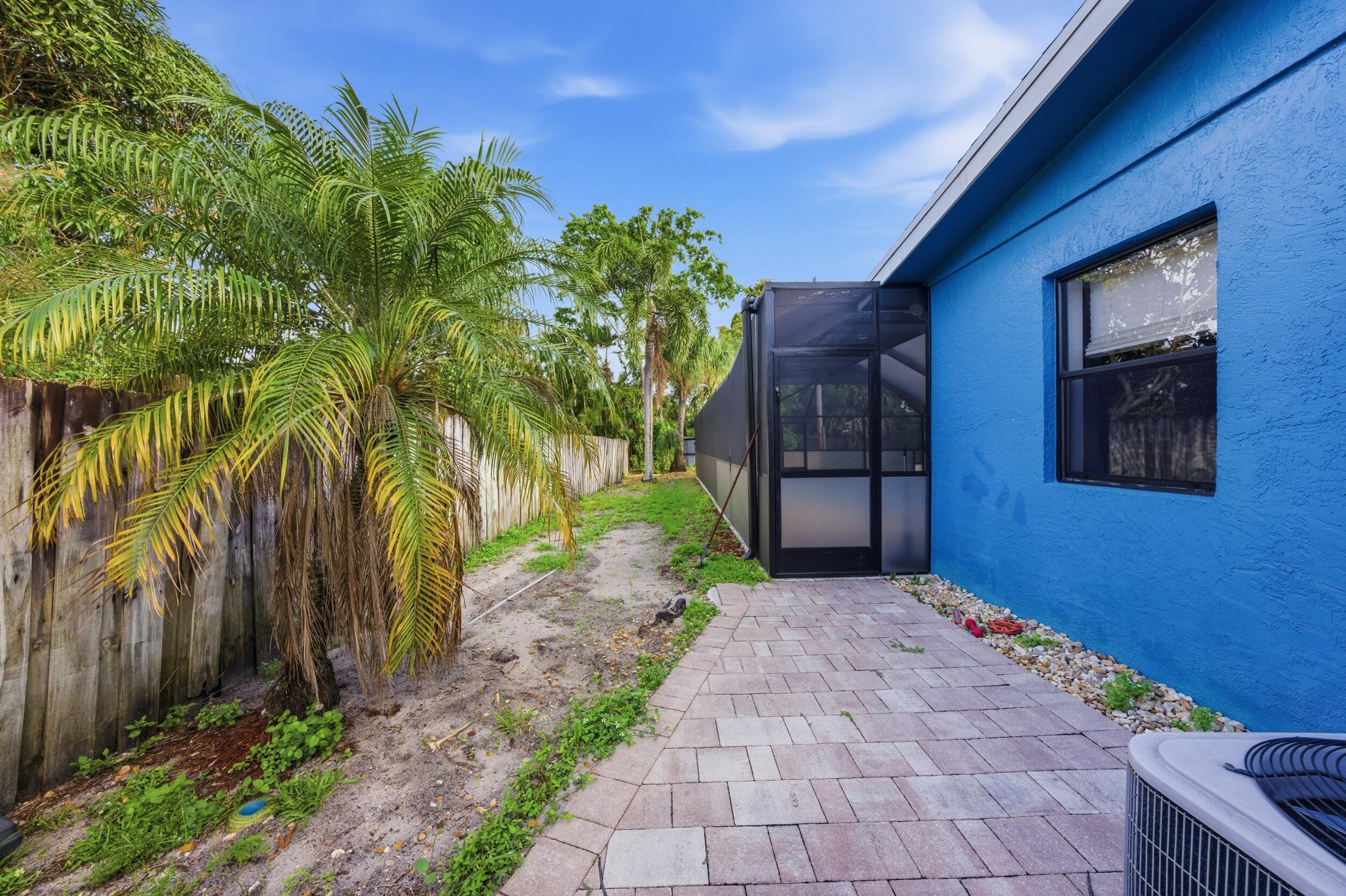 LAWN LAKE - Residential