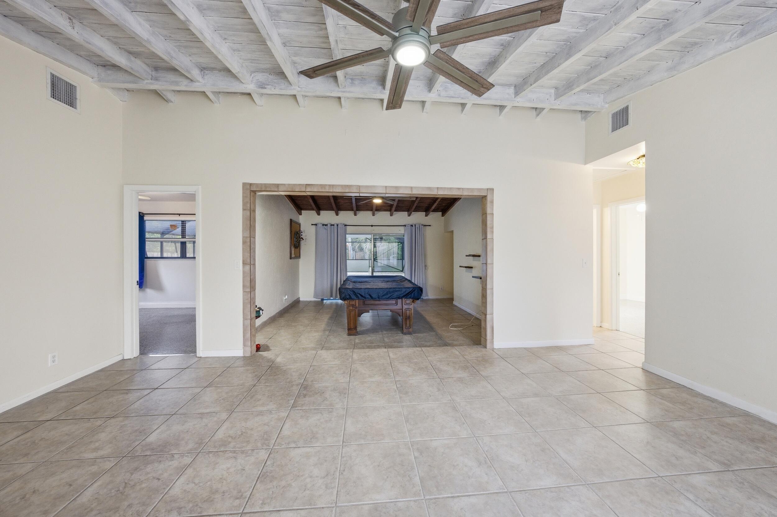 LAWN LAKE - Residential