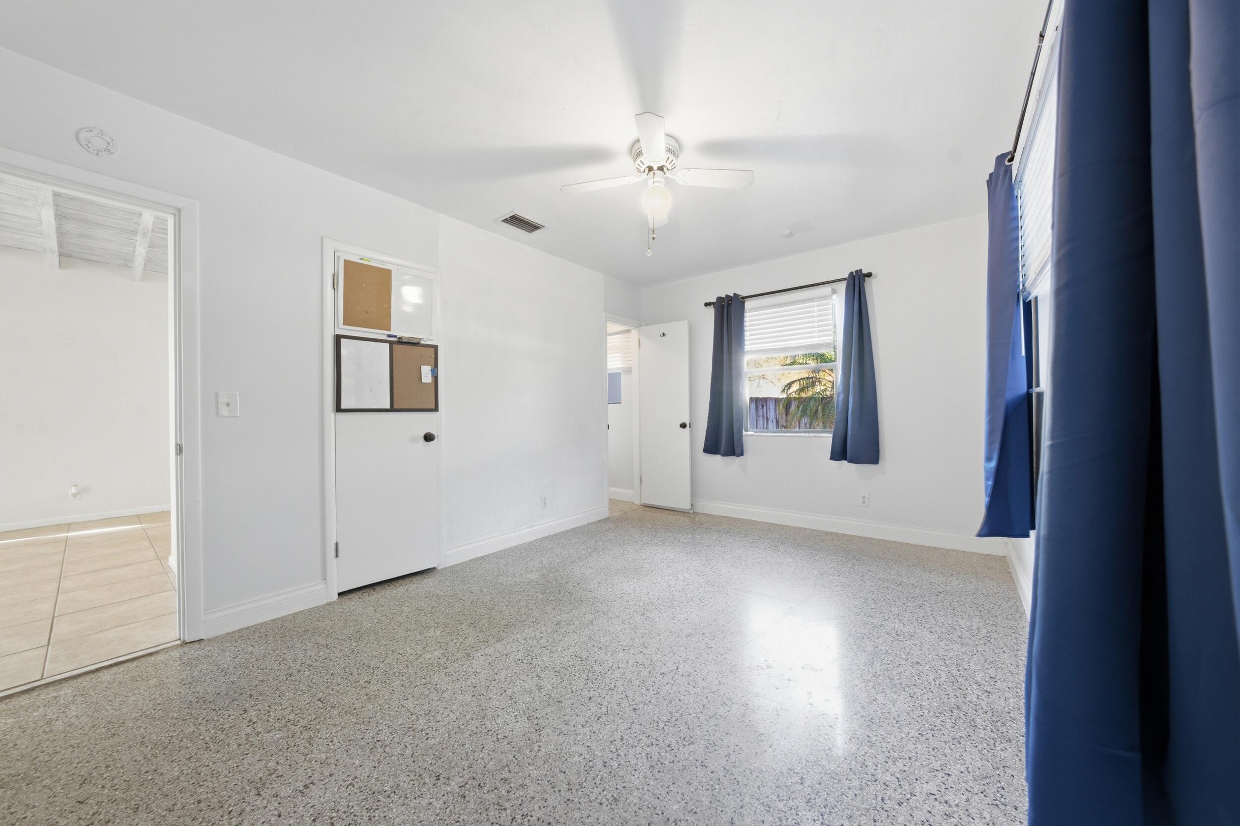 LAWN LAKE - Residential