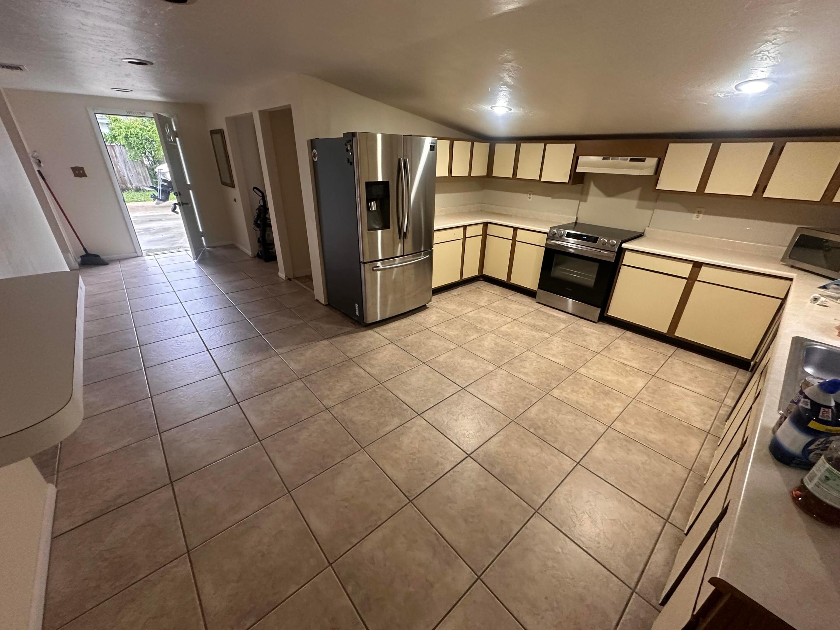 LAWN LAKE - Residential