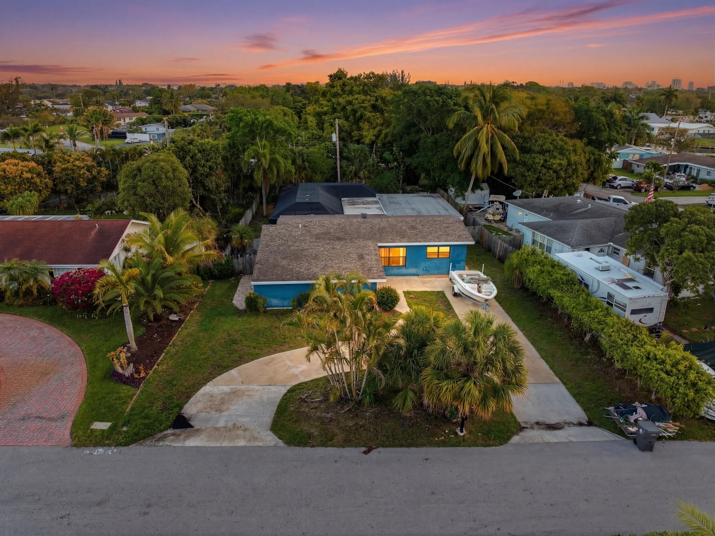 LAWN LAKE - Residential