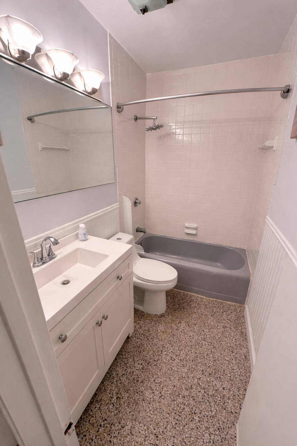 LAWN LAKE - Residential