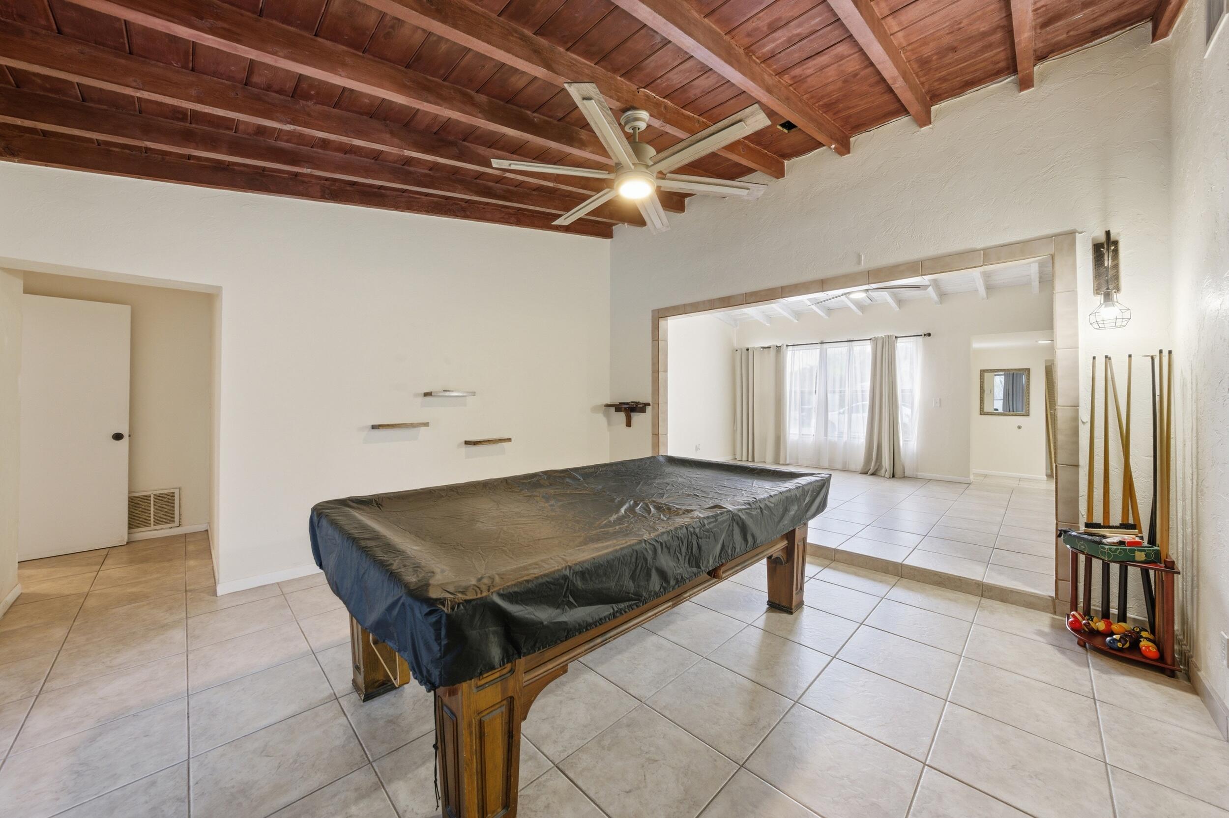 LAWN LAKE - Residential