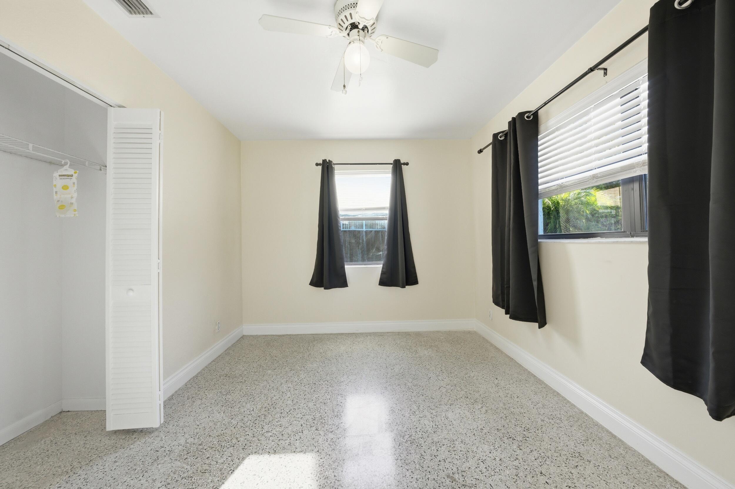 LAWN LAKE - Residential