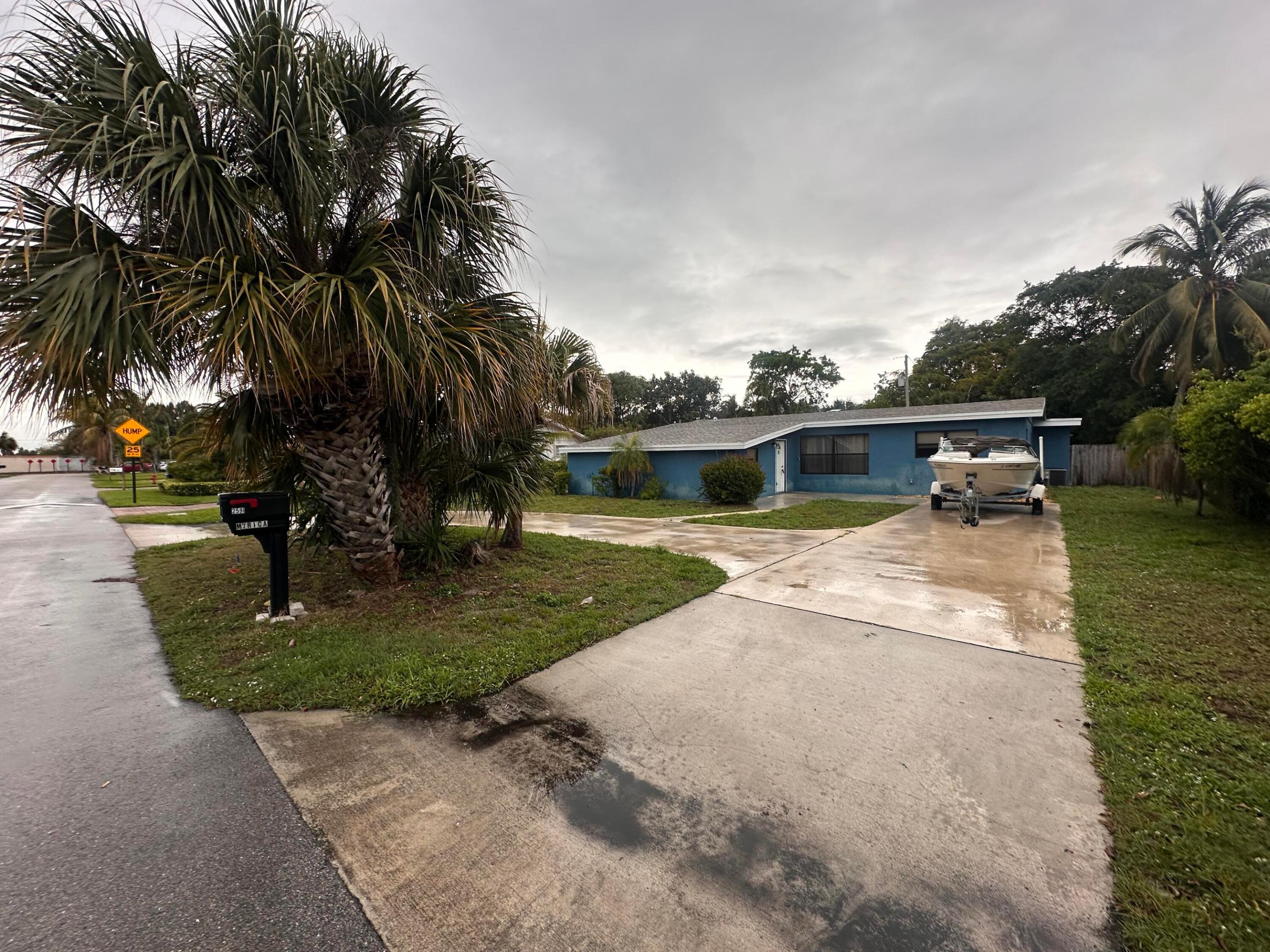 LAWN LAKE - Residential