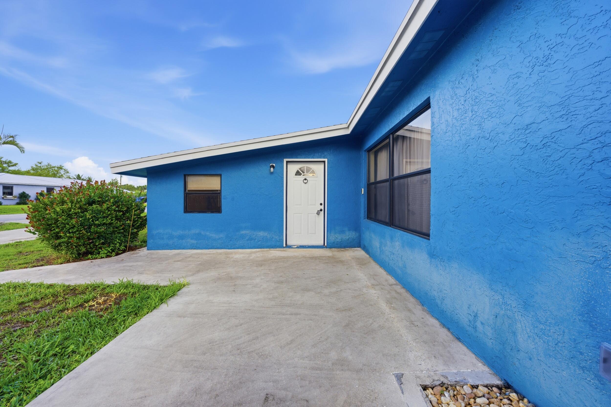 LAWN LAKE - Residential