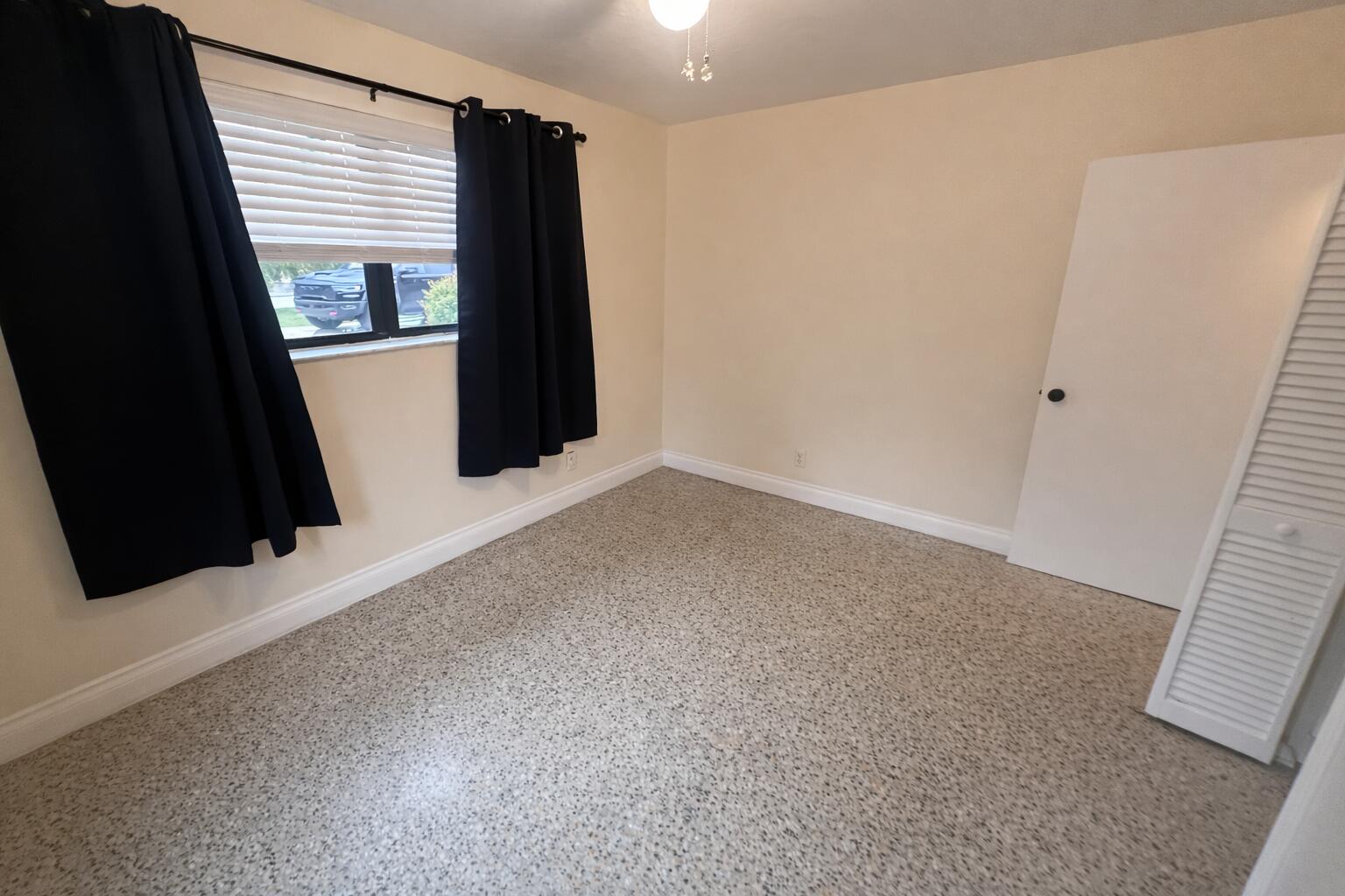 LAWN LAKE - Residential