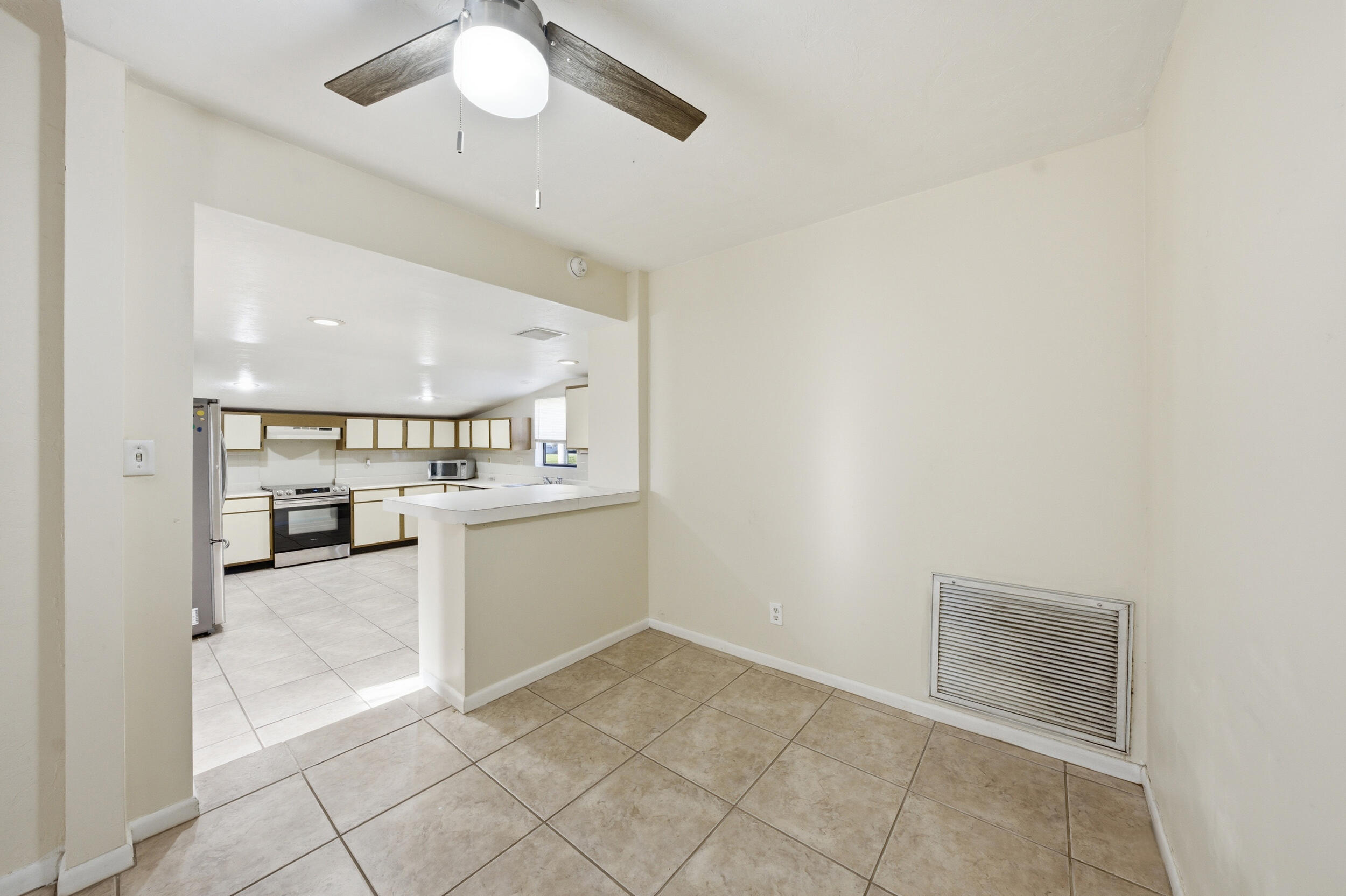 LAWN LAKE - Residential