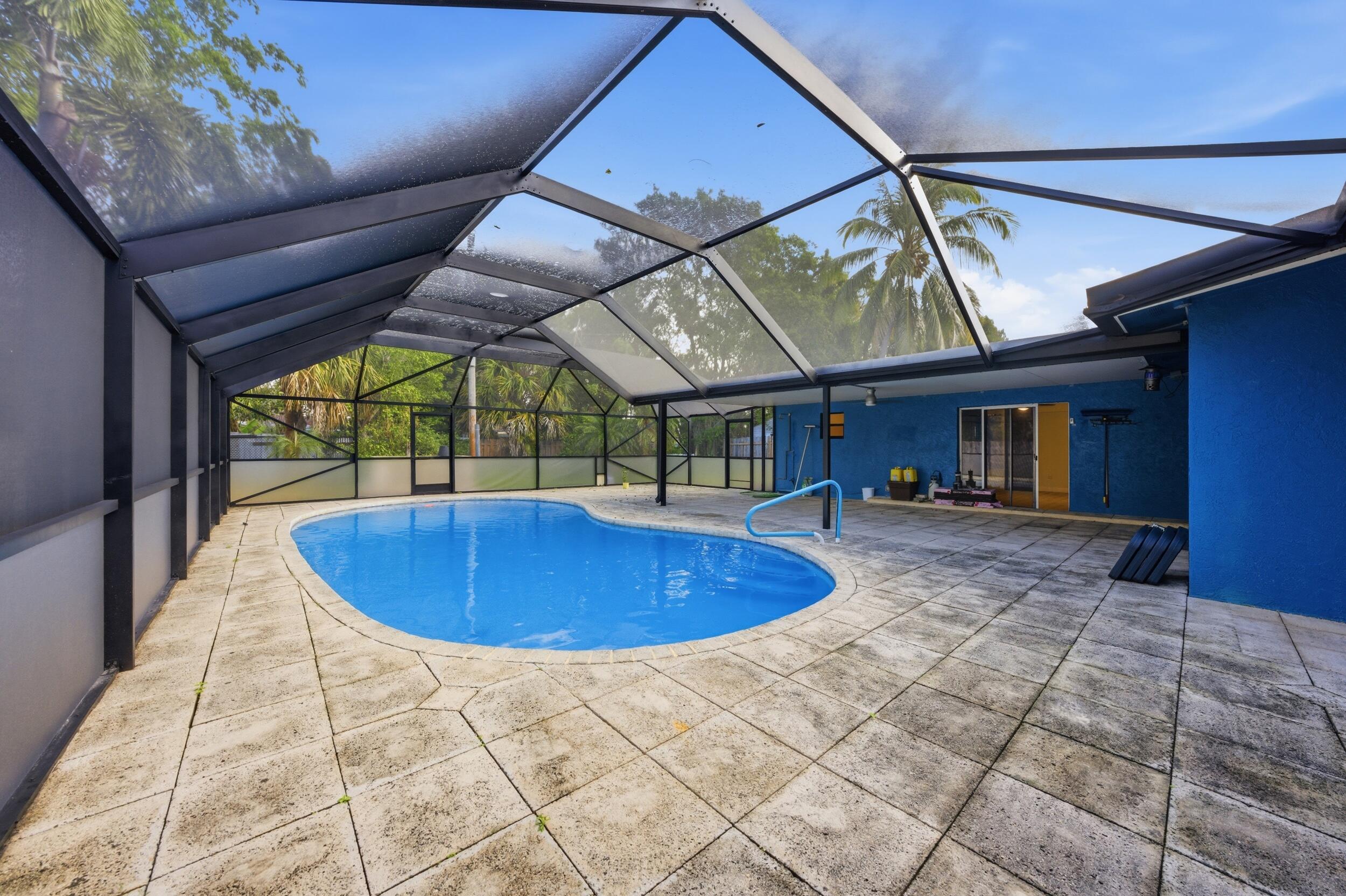 LAWN LAKE - Residential