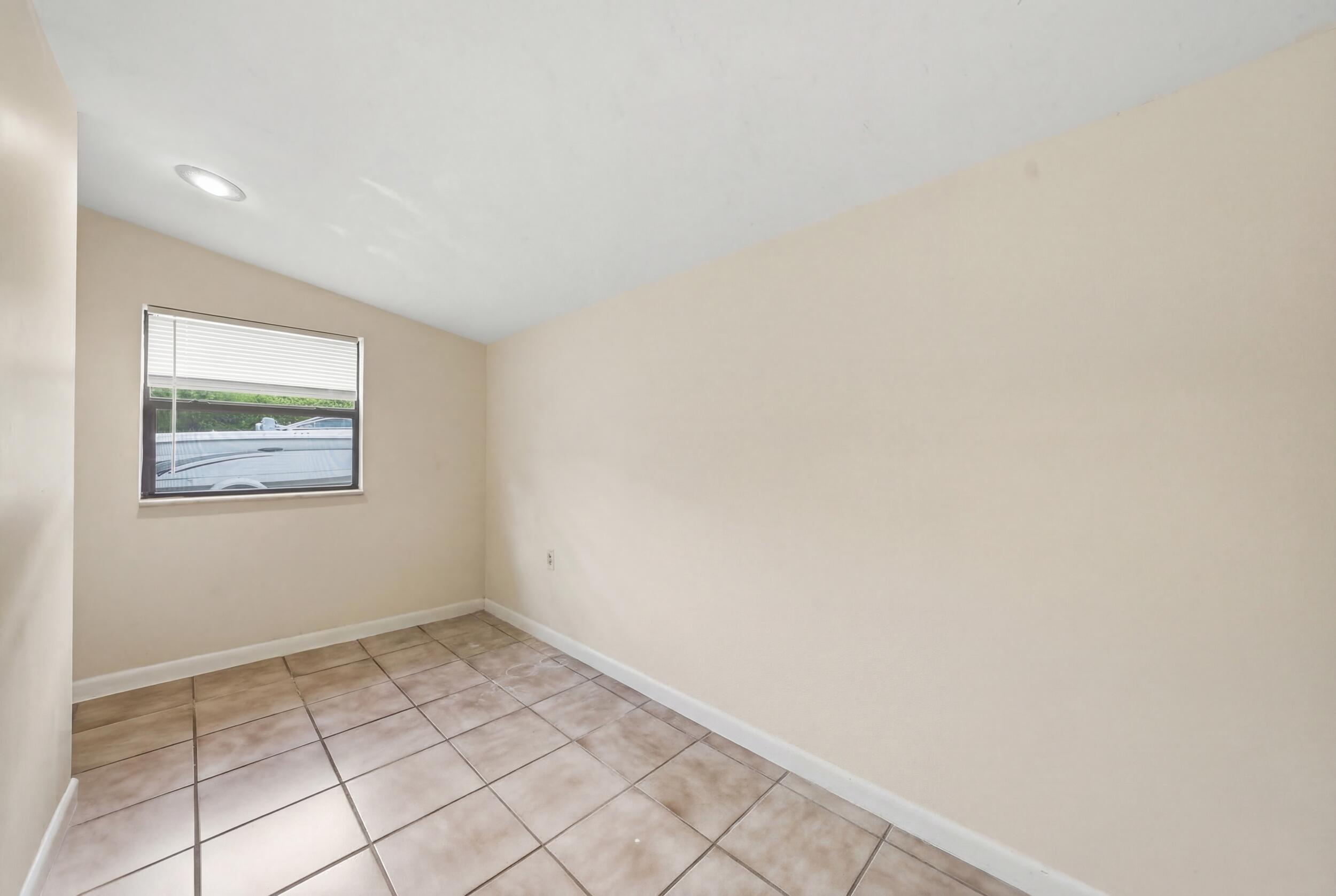 LAWN LAKE - Residential