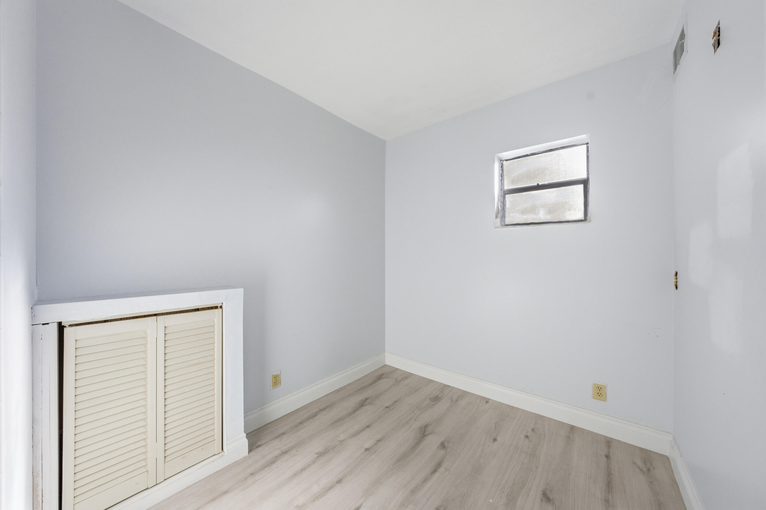 LAWN LAKE - Residential