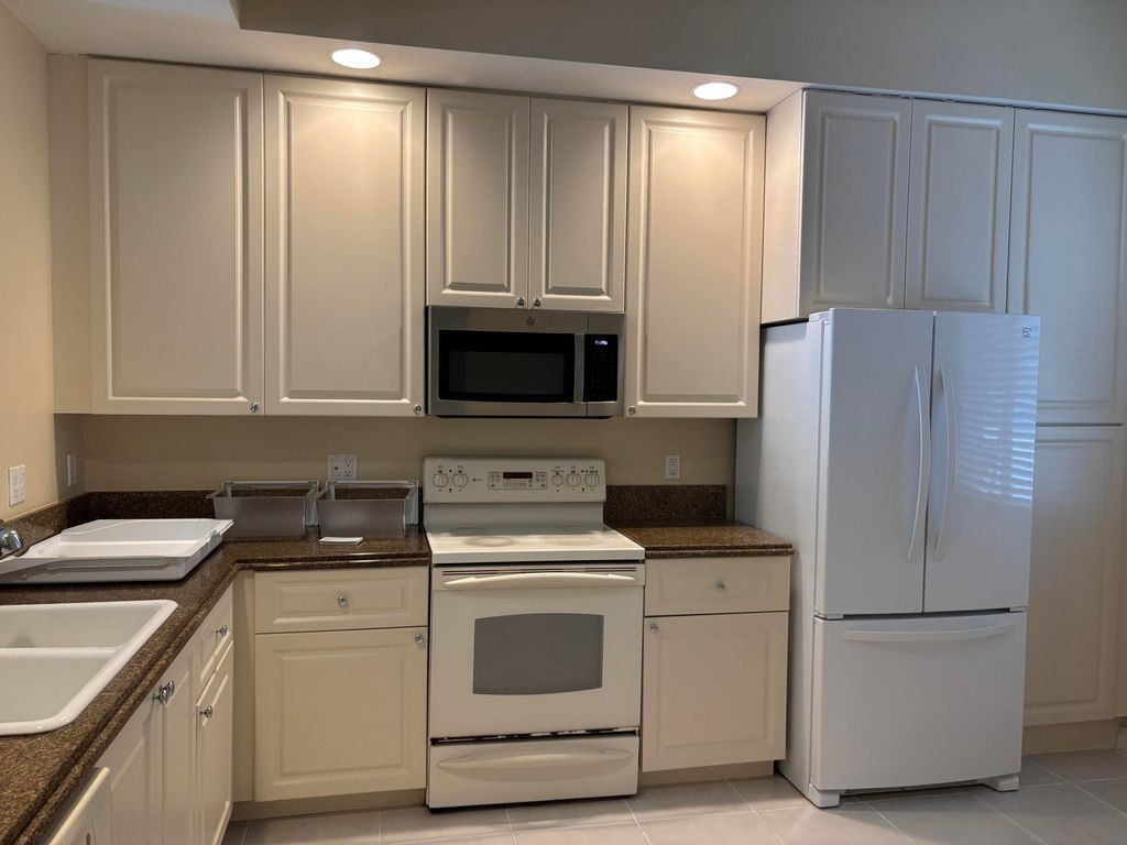 Photo of 5 Harbour Isle Drive E #103, Fort Pierce, FL 34949 (MLS # R11166903)