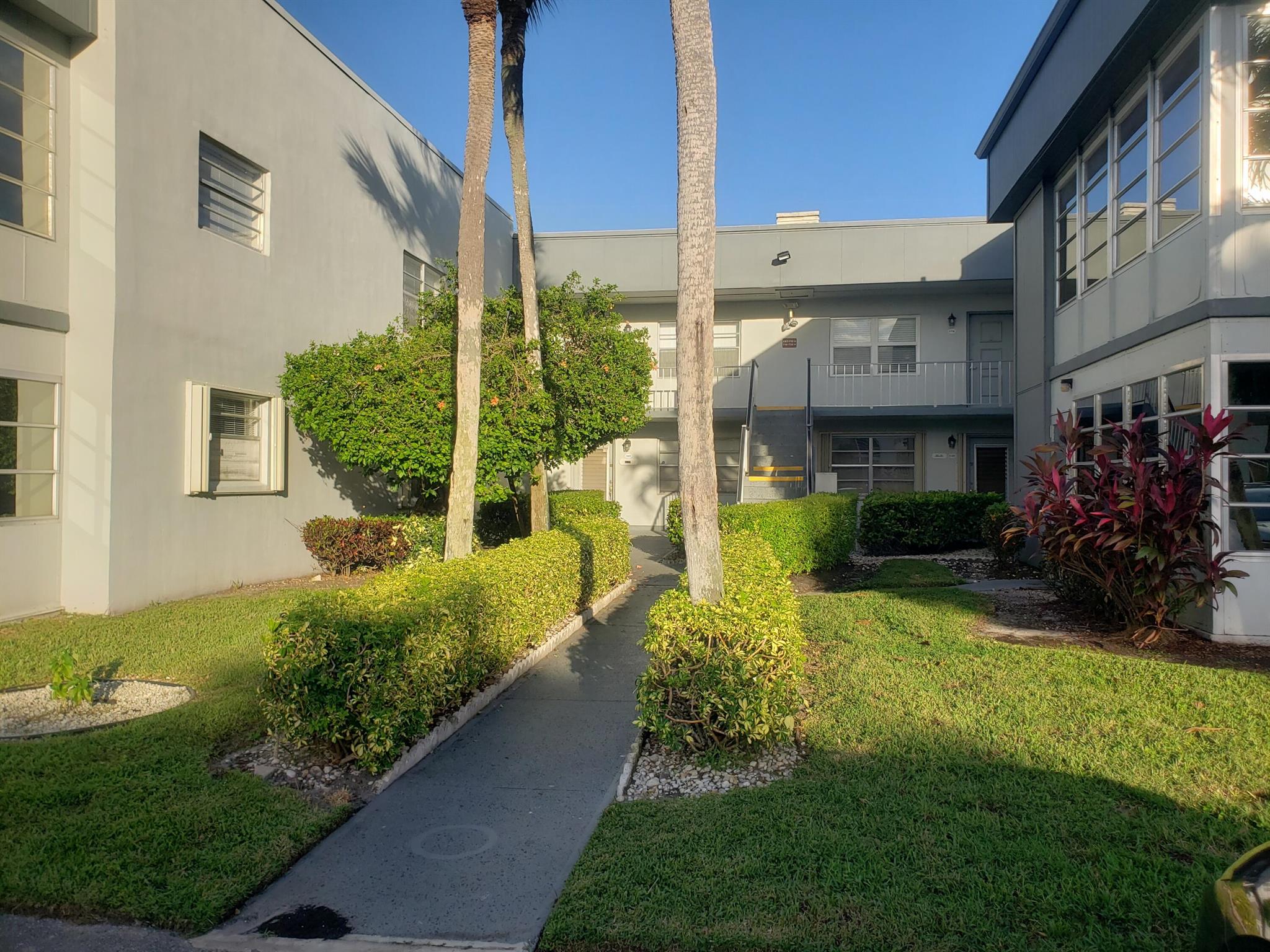 KINGS POINT BURGUNDY COND - Residential Lease