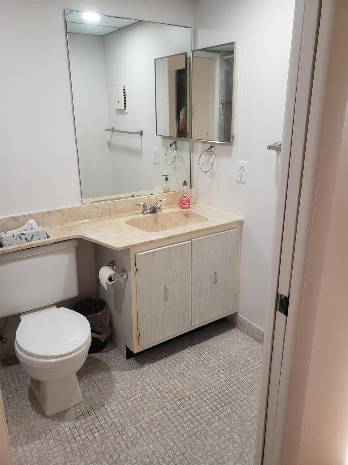 KINGS POINT BURGUNDY COND - Residential Lease