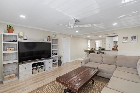 Condominium in Fort Lauderdale FL 2115 37th Dr 8.jpg