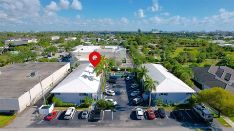 Condominium in Fort Lauderdale FL 2115 37th Dr 28.jpg