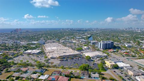 Condominium in Fort Lauderdale FL 2115 37th Dr 45.jpg