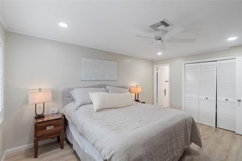 Condominium in Fort Lauderdale FL 2115 37th Dr 9.jpg