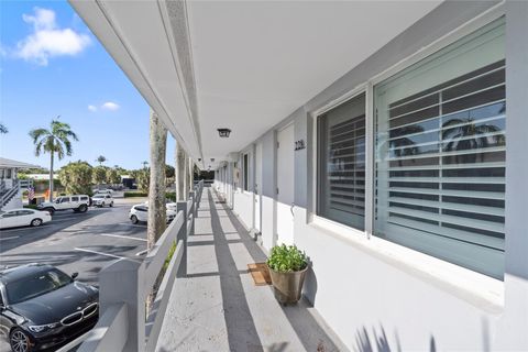 Condominium in Fort Lauderdale FL 2115 37th Dr 20.jpg