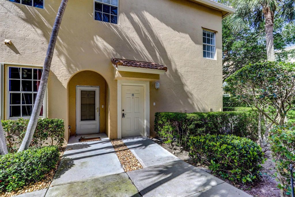 Photo of 162 Village Boulevard #H, Tequesta, FL 33469 (MLS # R11070442)