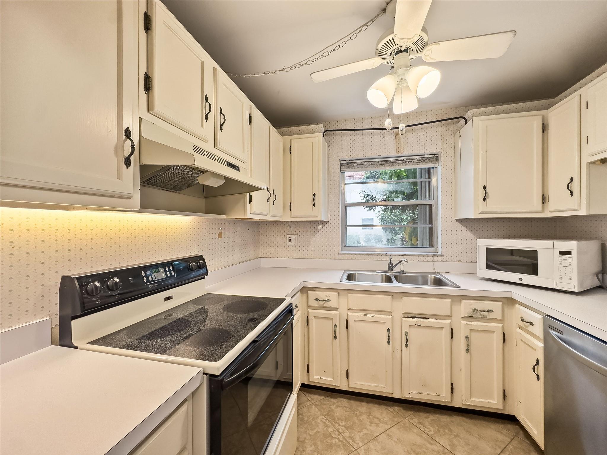 1225 NW 21st St 602