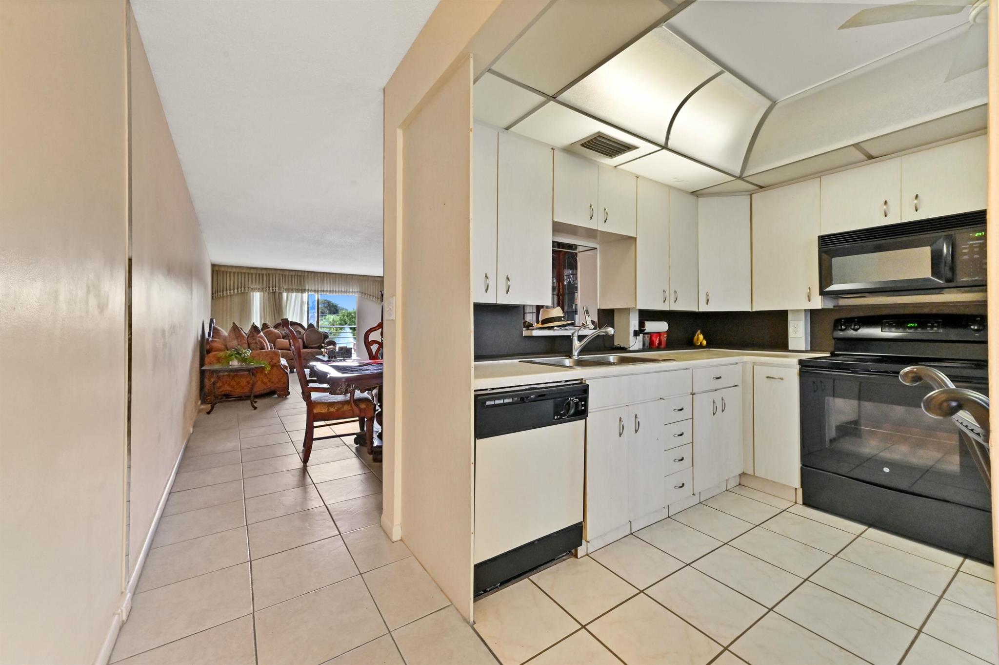 WYNMOOR VILLAGE - Residential