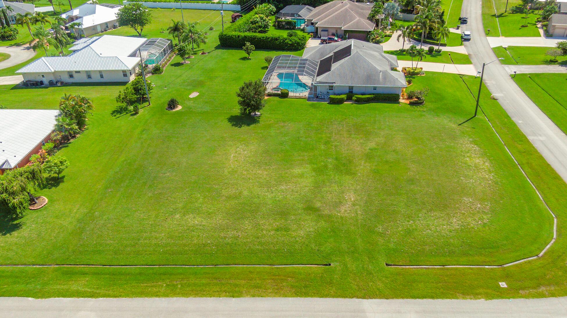 163 SW Hawthorne Circle
