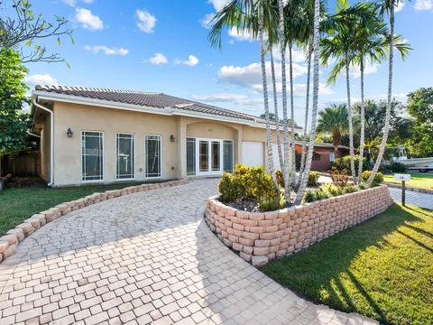 750 NW 37th St, Oakland Park, FL 33309 - MLS#: F10458670
