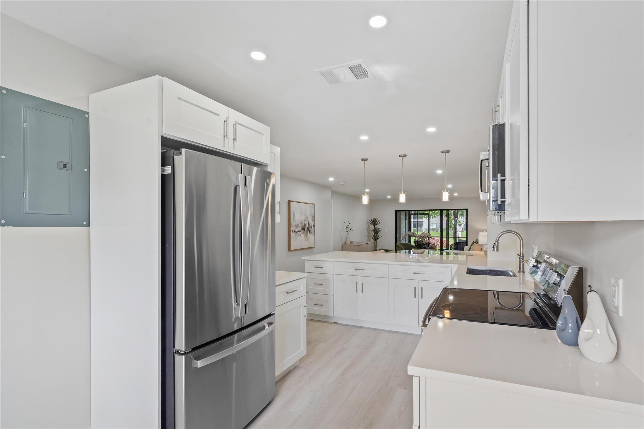 STRATFORD AT HUNTERS RUN - Residential