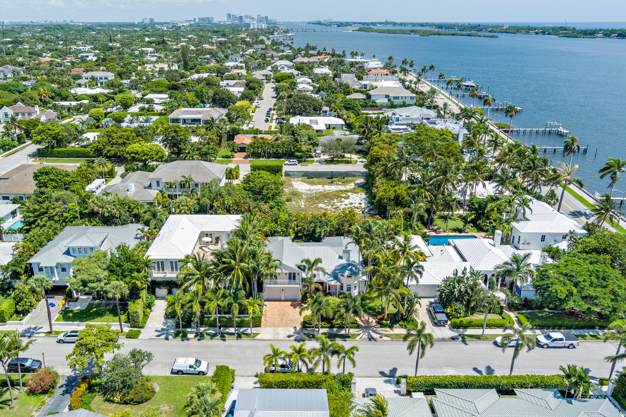 EDGEWATER - Residential