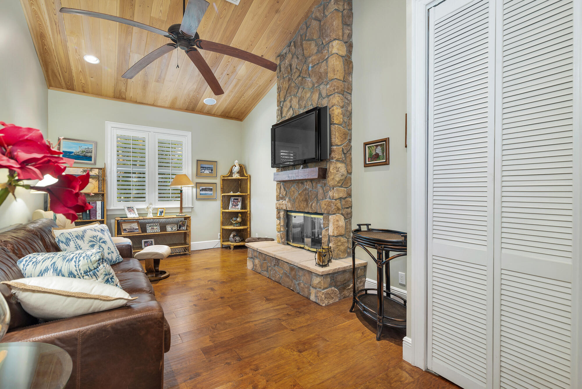 EDGEWATER - Residential