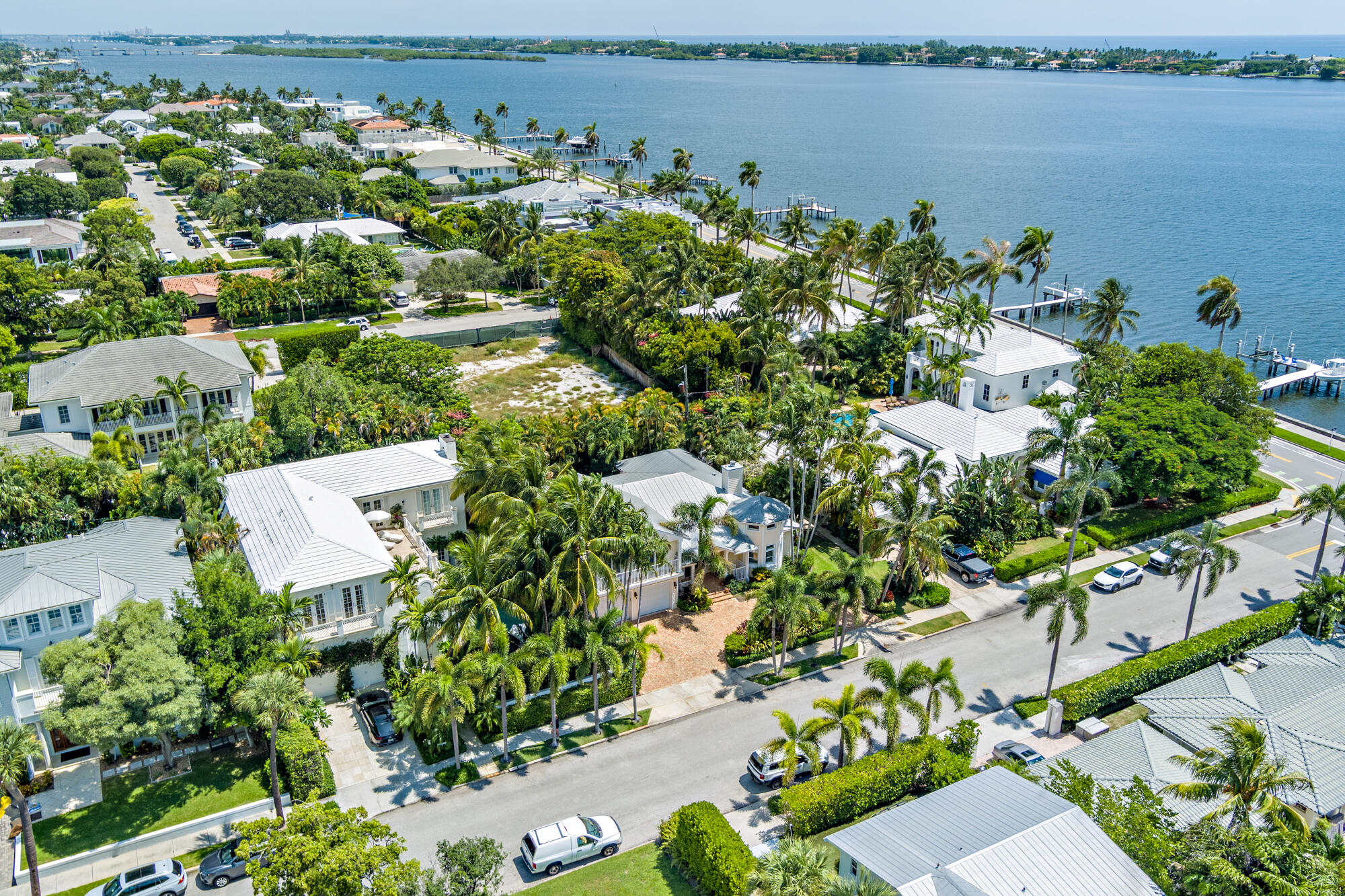 EDGEWATER - Residential