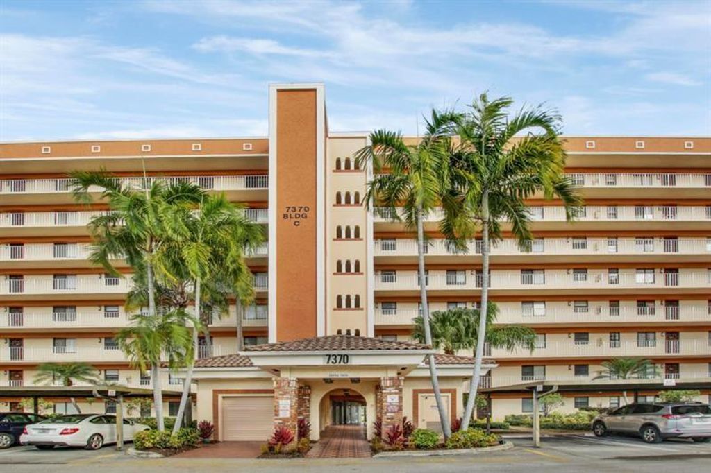 Photo of 7370 S Oriole Boulevard #802, Delray Beach, FL 33446 (MLS # F10451209)