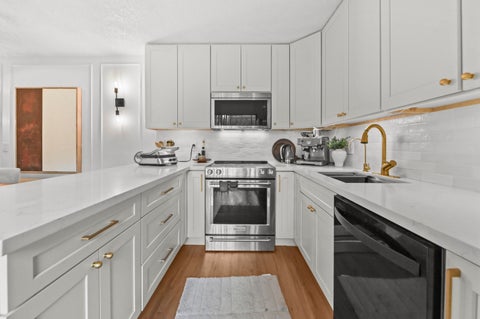 Tiny photo for 746 NW 98th Way, Plantation, FL 33324 (MLS # B26069653)