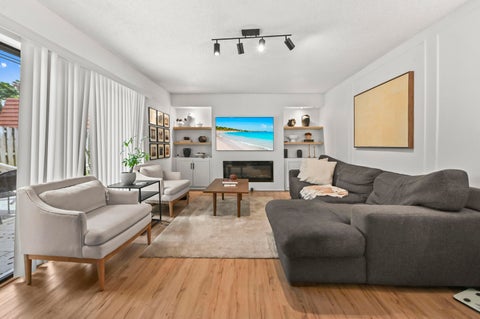 Tiny photo for 746 NW 98th Way, Plantation, FL 33324 (MLS # B26069653)