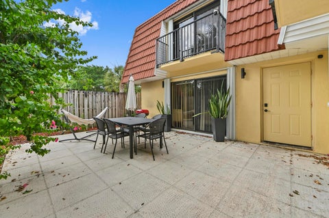 Tiny photo for 746 NW 98th Way, Plantation, FL 33324 (MLS # B26069653)