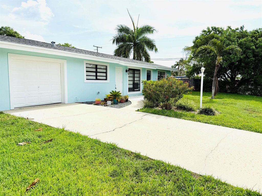 Photo of 477 NE 35th Street, Boca Raton, FL 33431 (MLS # R11090169)