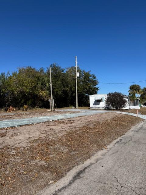 WHISPERING CREEK - Land