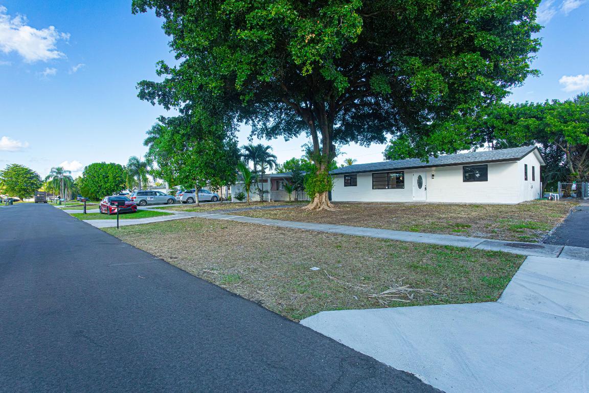 PALM SPRINGS VILLAGE 8 - Residential